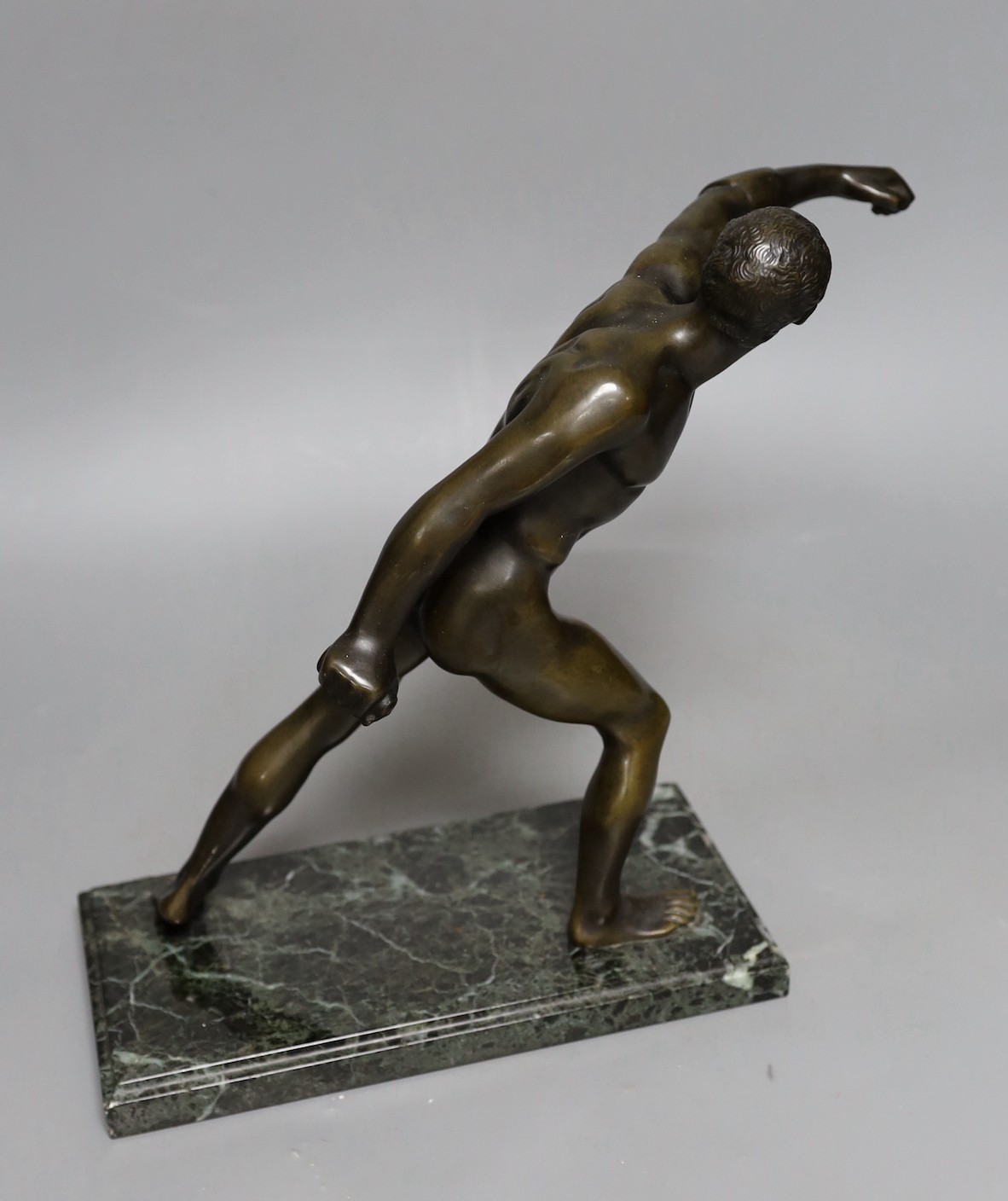 After the Antique, a bronze figure of a gladiator 28.5cm